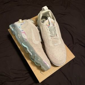 NIKE VAPORMAX SZ11